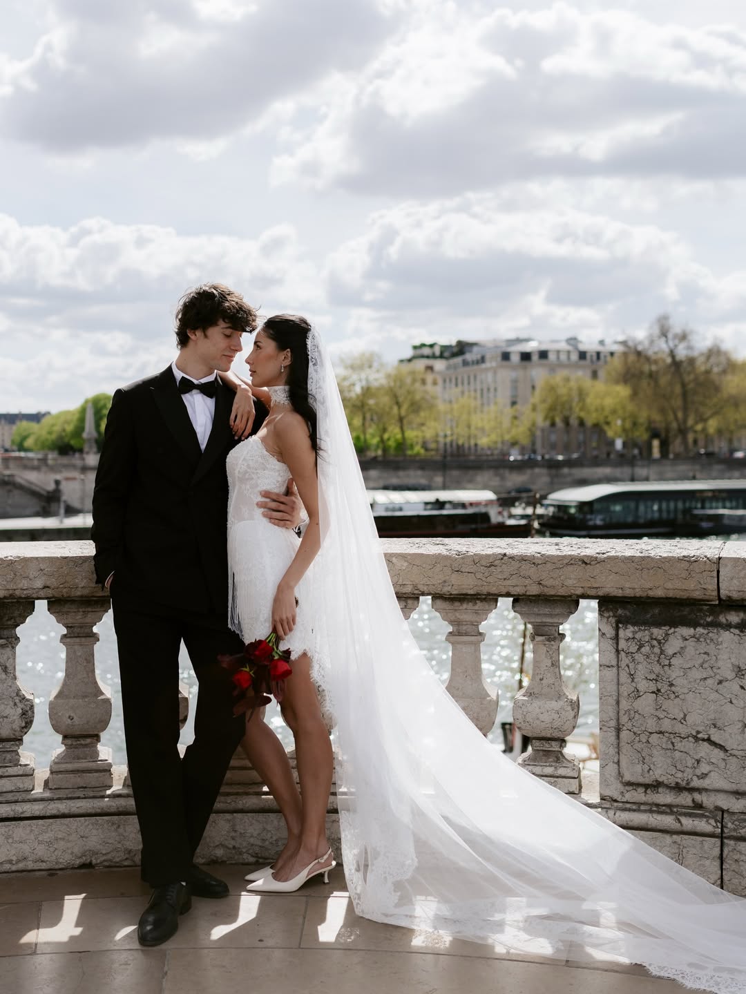 Jeunes mariés à Paris